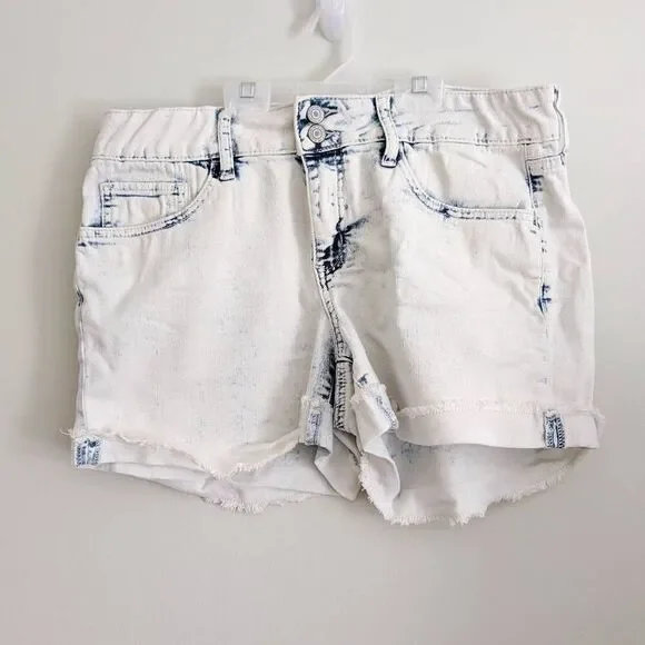 SO Juniors Low Rise Favorite Midi Acid Wash Shorts - Picture 1 of 3